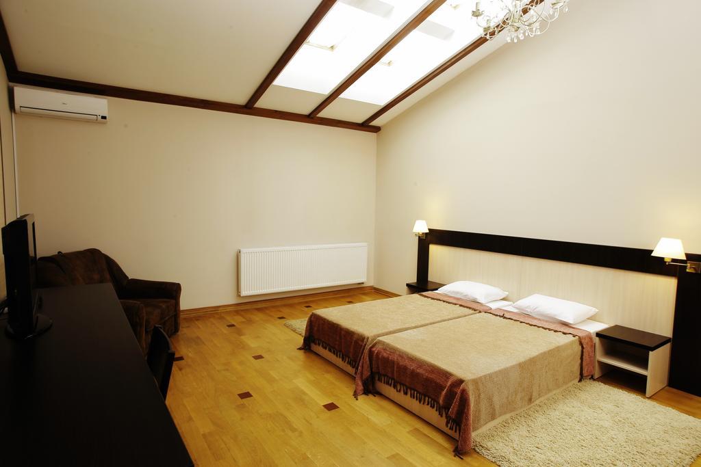 Mini-Hotel Under The Roof إلفيف المظهر الخارجي الصورة