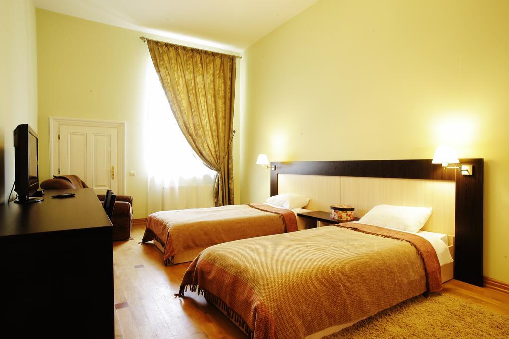 Mini-Hotel Under The Roof إلفيف المظهر الخارجي الصورة