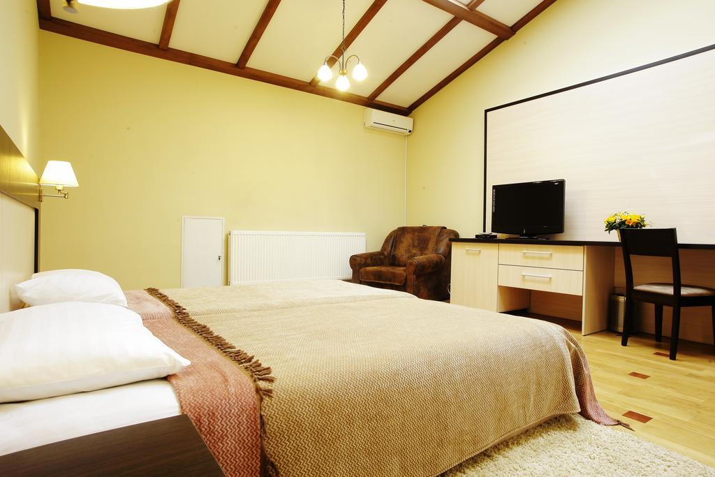 Mini-Hotel Under The Roof إلفيف المظهر الخارجي الصورة