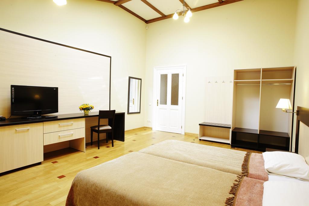 Mini-Hotel Under The Roof إلفيف المظهر الخارجي الصورة