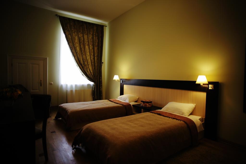 Mini-Hotel Under The Roof إلفيف المظهر الخارجي الصورة