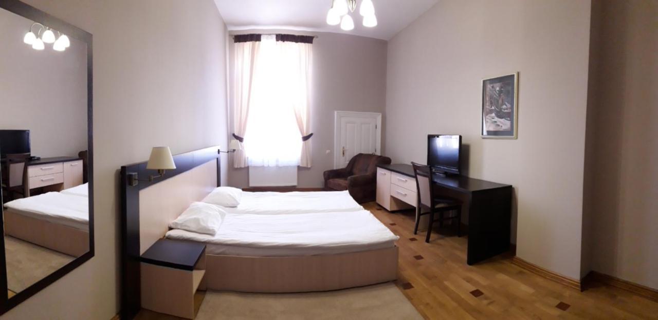 Mini-Hotel Under The Roof إلفيف المظهر الخارجي الصورة